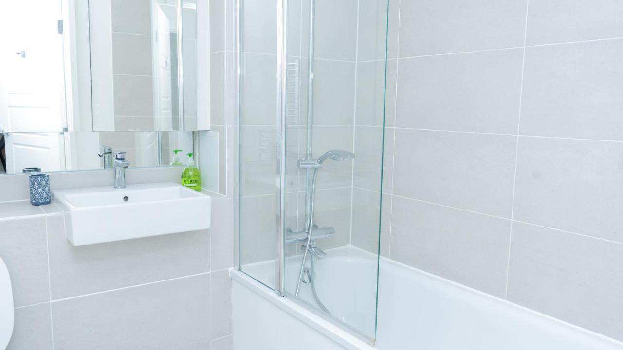 Guerneville 1 Bedroom Luxury Apartment Royal Wharf By Excel Exhibition Centre 런던 외부 사진